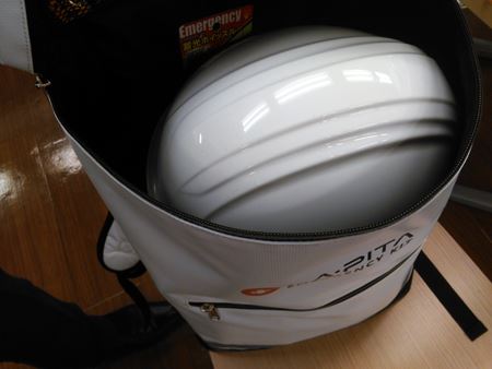 防災グッズセットのヘルメット。