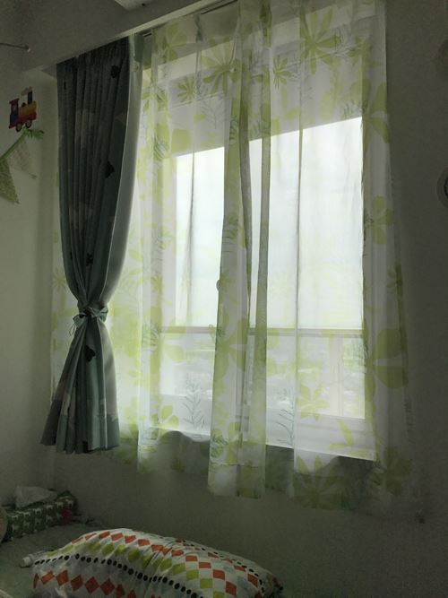 我が家の子供部屋のカーテン。レースカーテンと本カーテン
