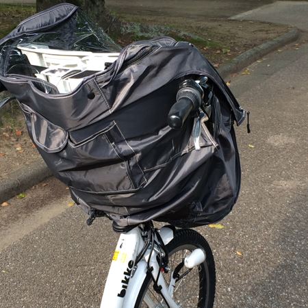 私が購入したブリヂストンの電動アシスト自転車「bikkePOLARe」チャイルドシート専用の雨カバー