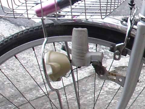 自転車についているダイナモ発電機