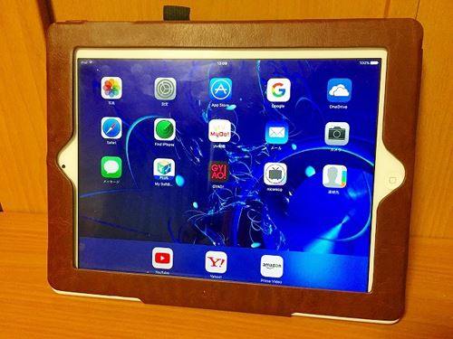iPadにスタンド機能付きカバーを装着