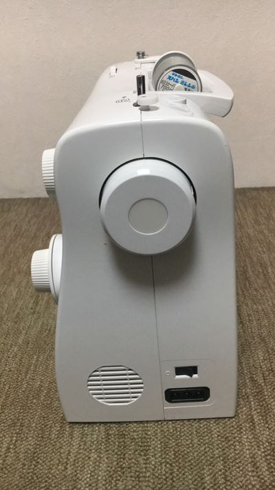 電動ミシンシンガーTradition SN-520フットコントローラー差込口