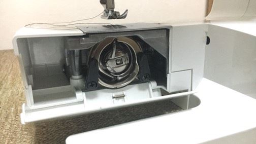電動ミシンシンガーTradition SN-520ボビンの収容「垂直半回転窯」