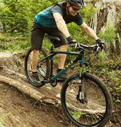 山を走るマウンテンバイクは最低6万円前後はする