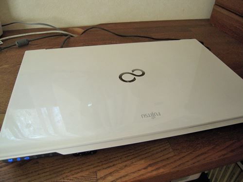 自宅で使っている富士通のLIFEBOOK AH42/K(2013年製)ノートパソコン