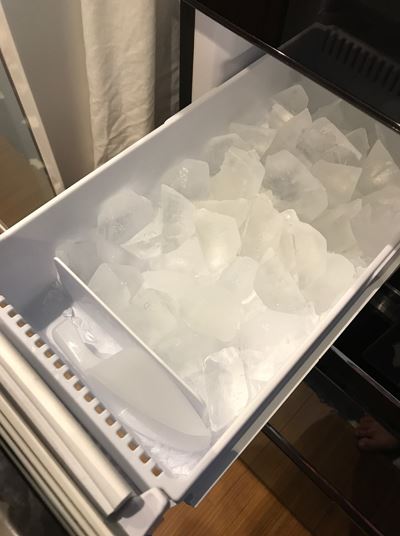 シャープ製大型冷蔵庫SJGF50X　501L出来上がった透明なキラキラした氷