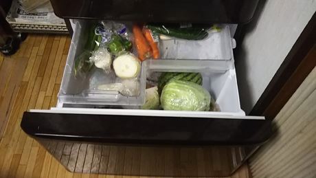 シャープ冷凍冷蔵庫　両開き　SJ-PW35C　350L「野菜室の容量」