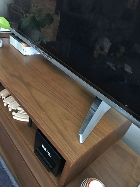 液晶テレビシャープアクオスの52型LC-52XL10は外枠が薄くすっきりしたデザイン