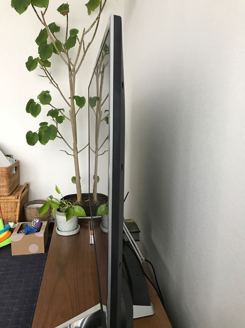 液晶テレビシャープアクオスの52型LC-52XL10を横から見たところ