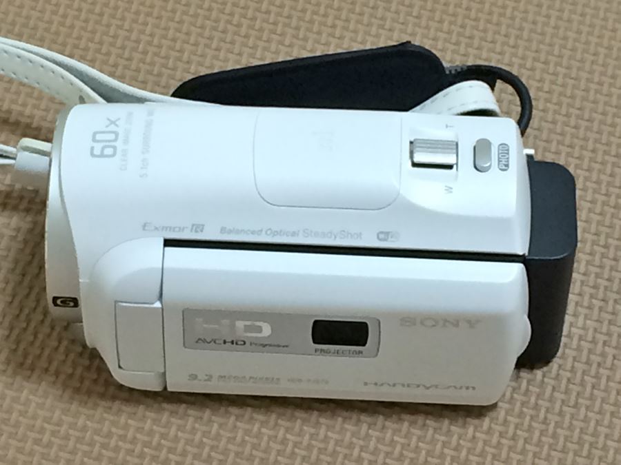 SONYのデジタルビデオカメラハンディカムHDR-PJ670カラーホワイト（白）