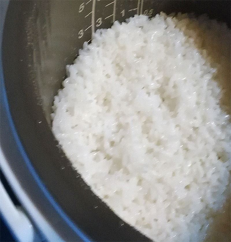 東芝の炊飯器RC10MFHWで炊いたご飯1粒1粒がつやつやでした!