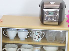 天板に炊飯器や電子レンジが置ける 食器棚 幅60センチ